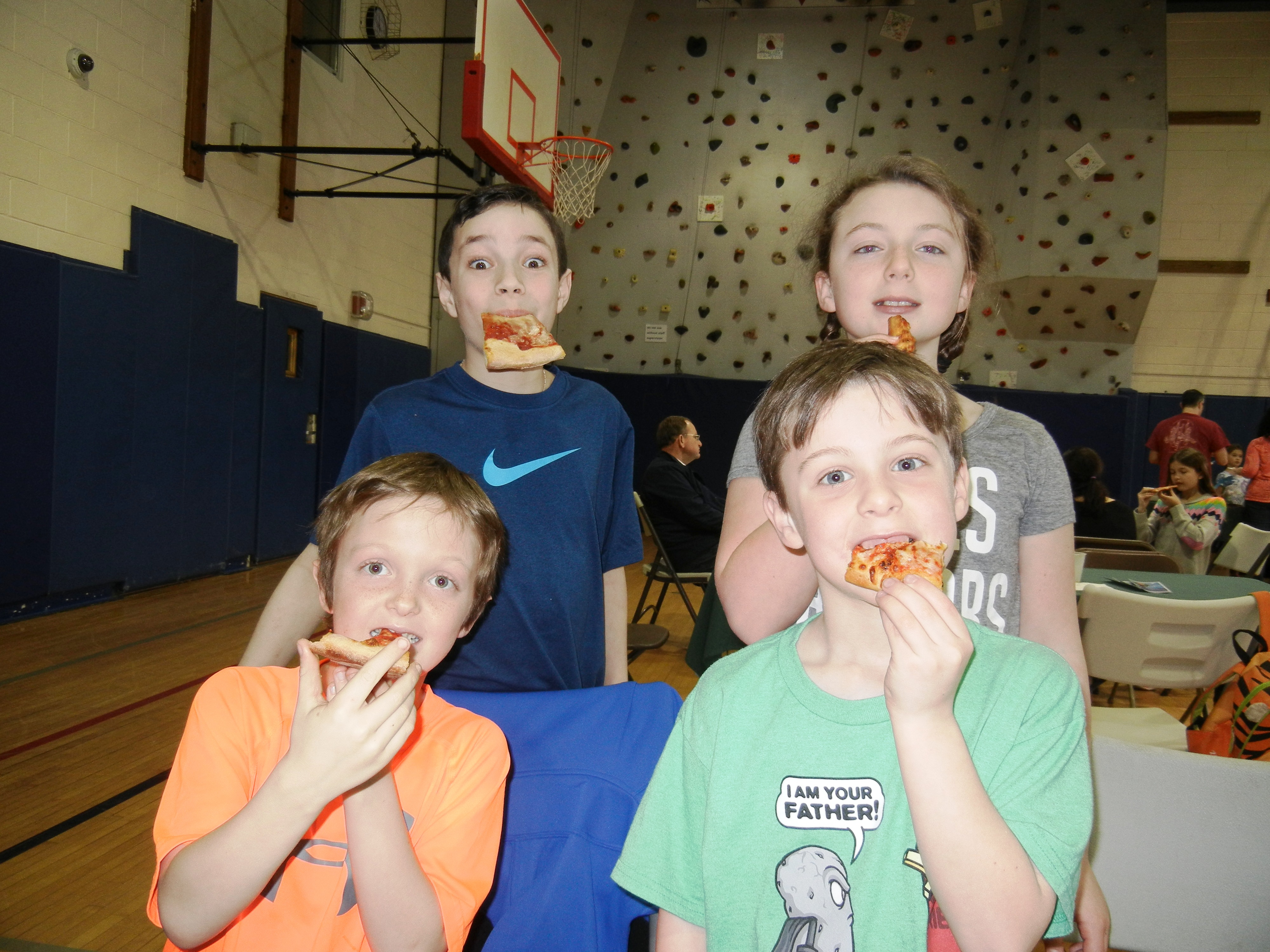 d61f67ec4c85dd79610a_dd1f9637f0bee2a98be2_Photo_of_Pizza_Palozza.jpg