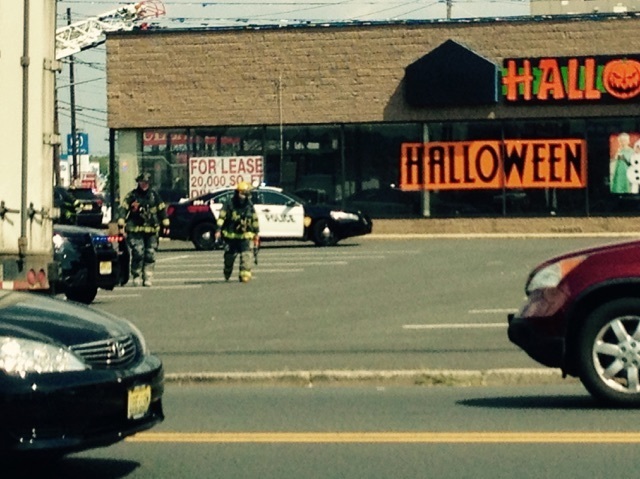 fe026079850ea5b38a0b_7d09ed07b7ec24f4c468_halloween_store.jpg