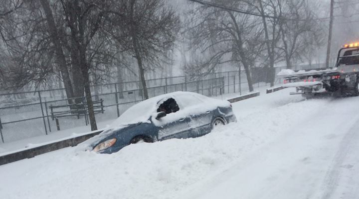 ffb476eee26c8e8b535e_car_stuck_in_snow_3.jpg