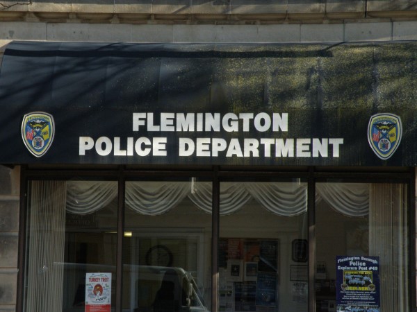 cd1bfc0c7d6be633f341_f1fcbe65da5b1f531bcf_flem_police.jpg