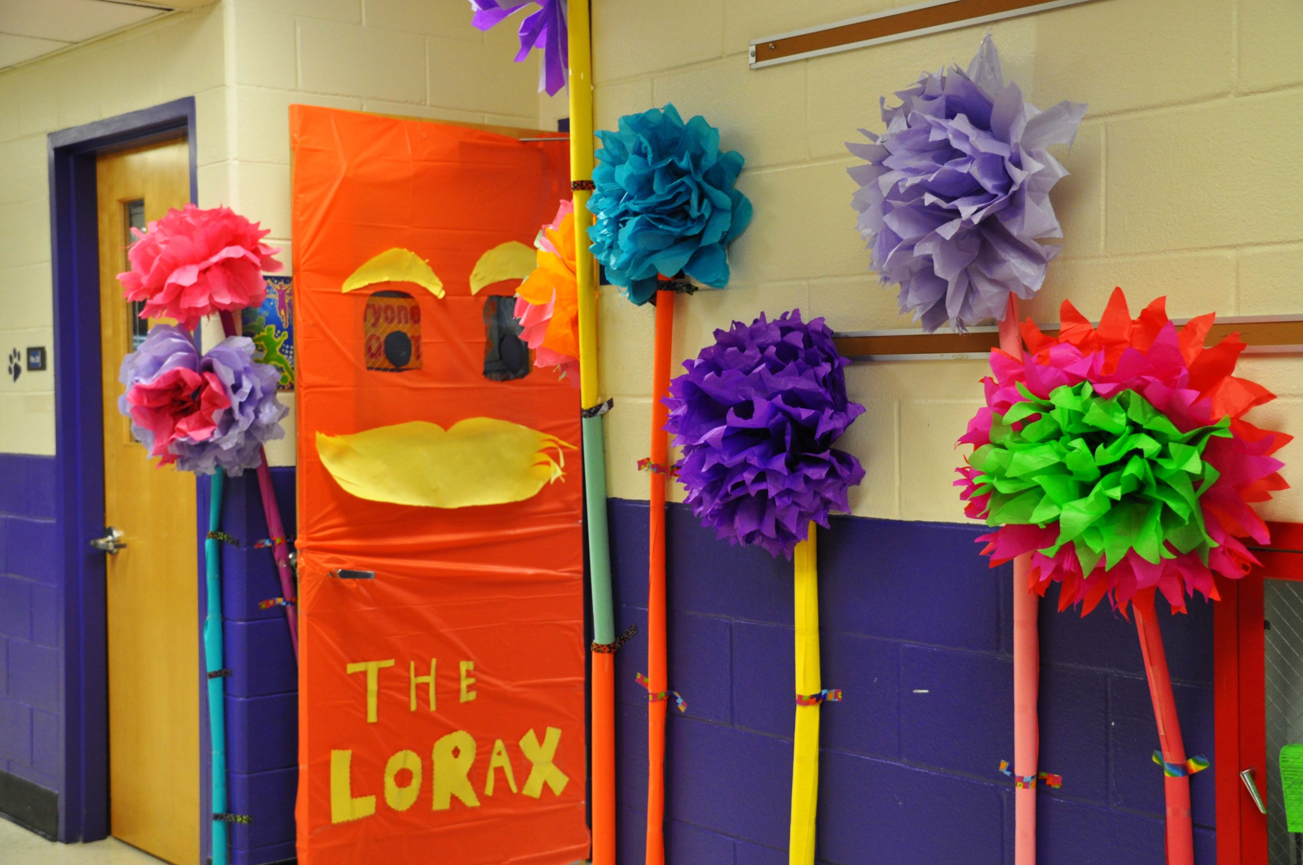 Cat In The Hat Visits Woodmont Elementary School During Read