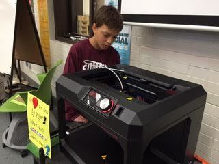43e800c3a5d0033f8cb4_Makerspace-3D_printer.jpg