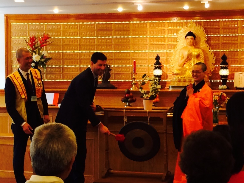4929ff7418c1328a8baf_buddhist_mayor_with_gong.jpg
