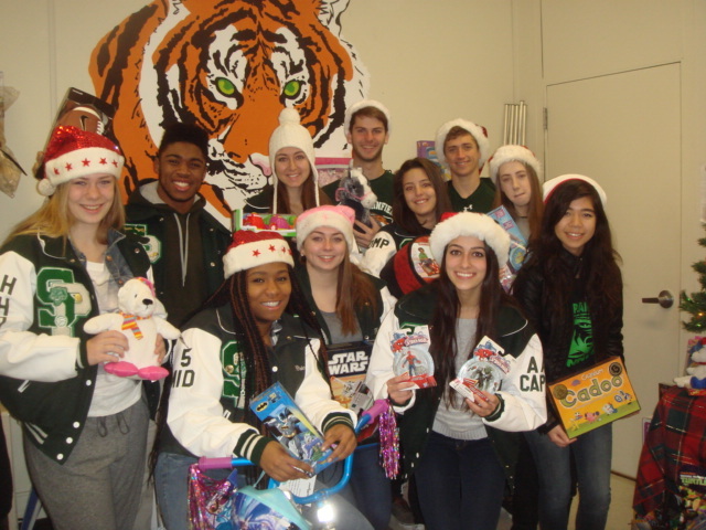 476a0c4af0aff9179e44_toy_drive_high_school.jpg