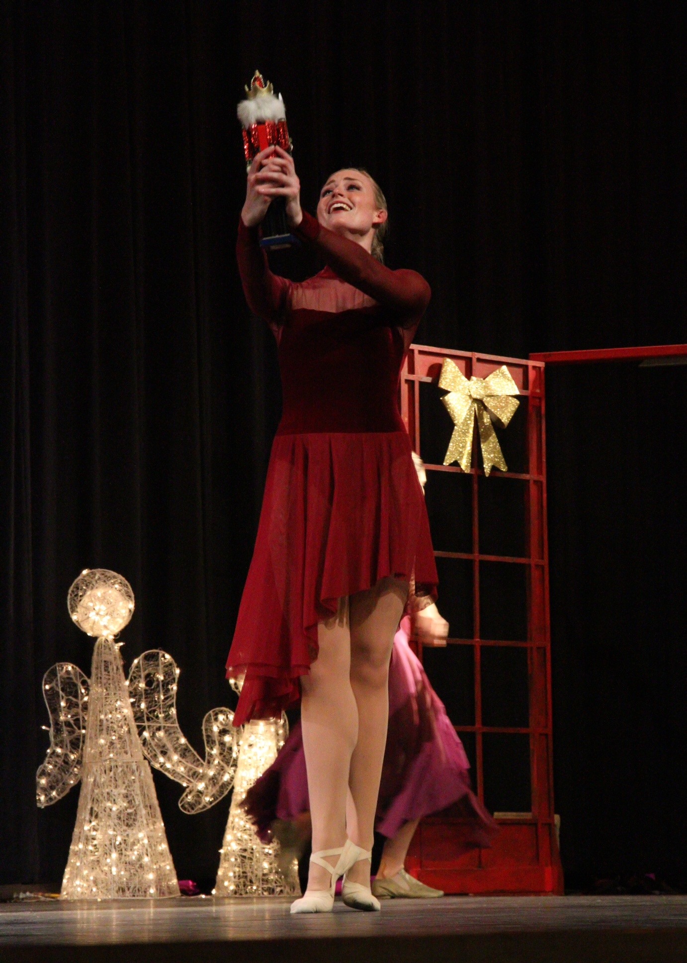 65adba4024cefacc08aa_dance2.jpg