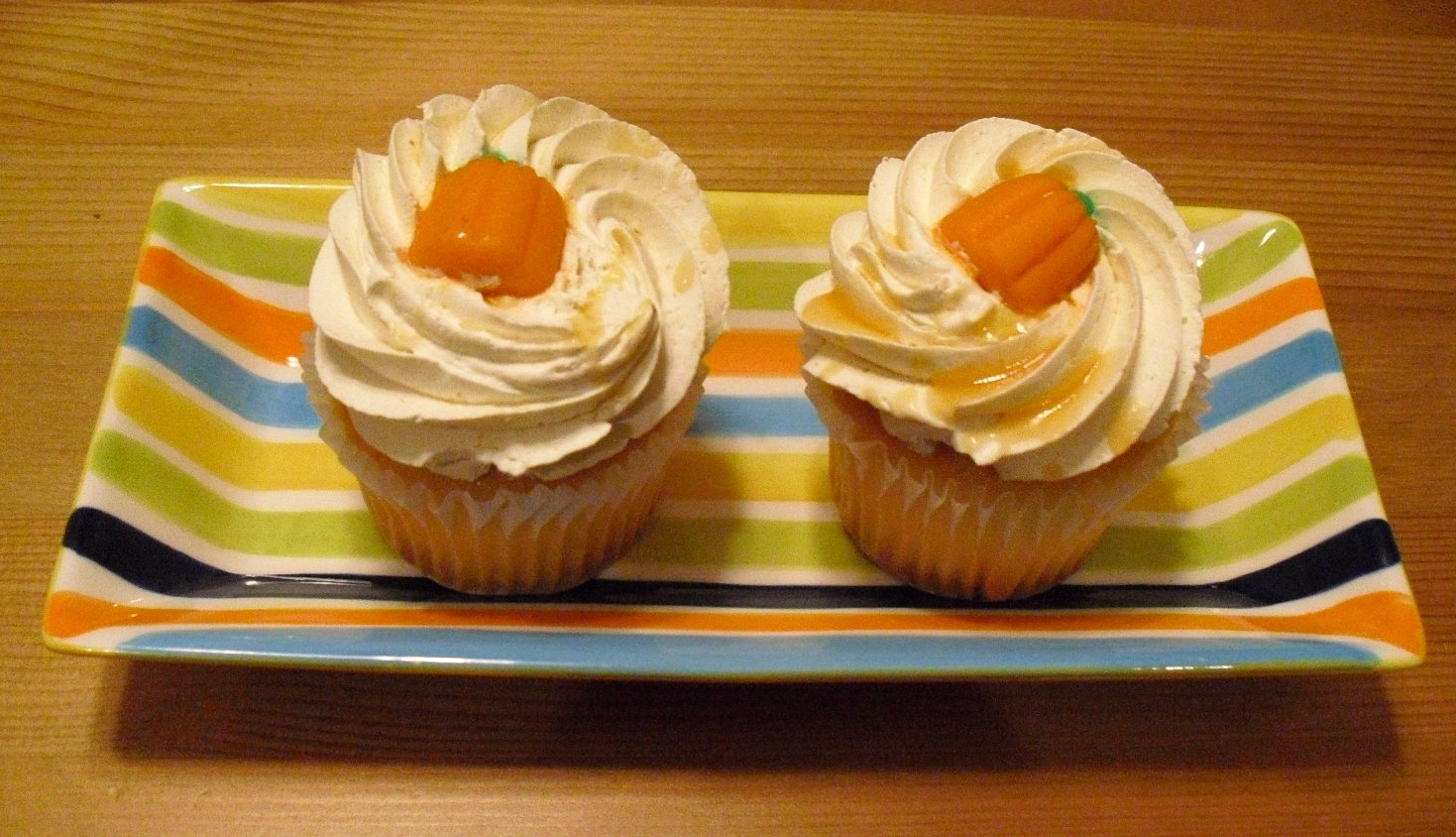 f7ff7f783e35e09bc524_Pumpkin_cupcakes_on_striped_plate.jpg