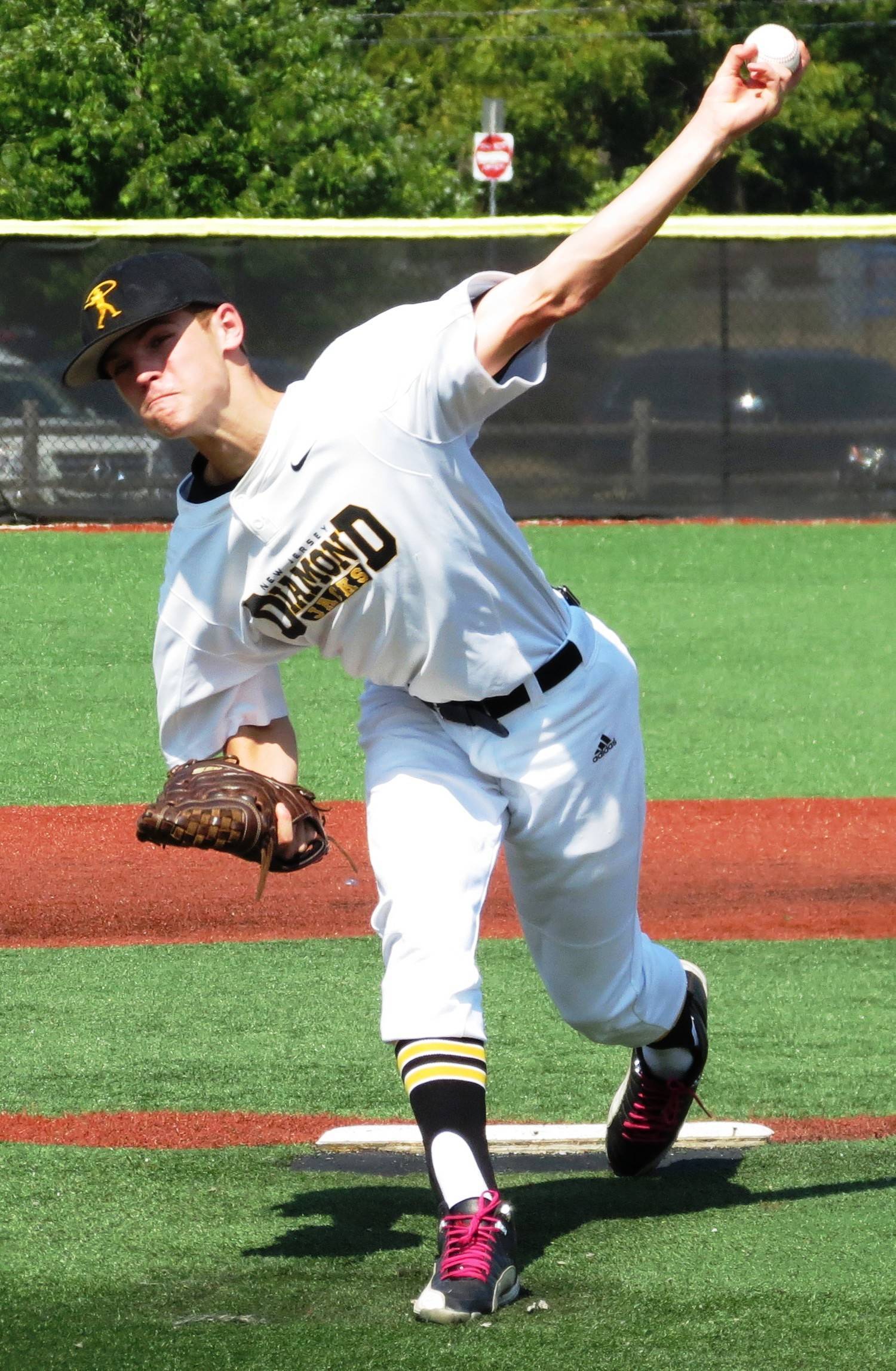 b71a6f6c173e7aded053_66964088faa79c0de190_Joe_DeChiaro_pitching_front.jpg
