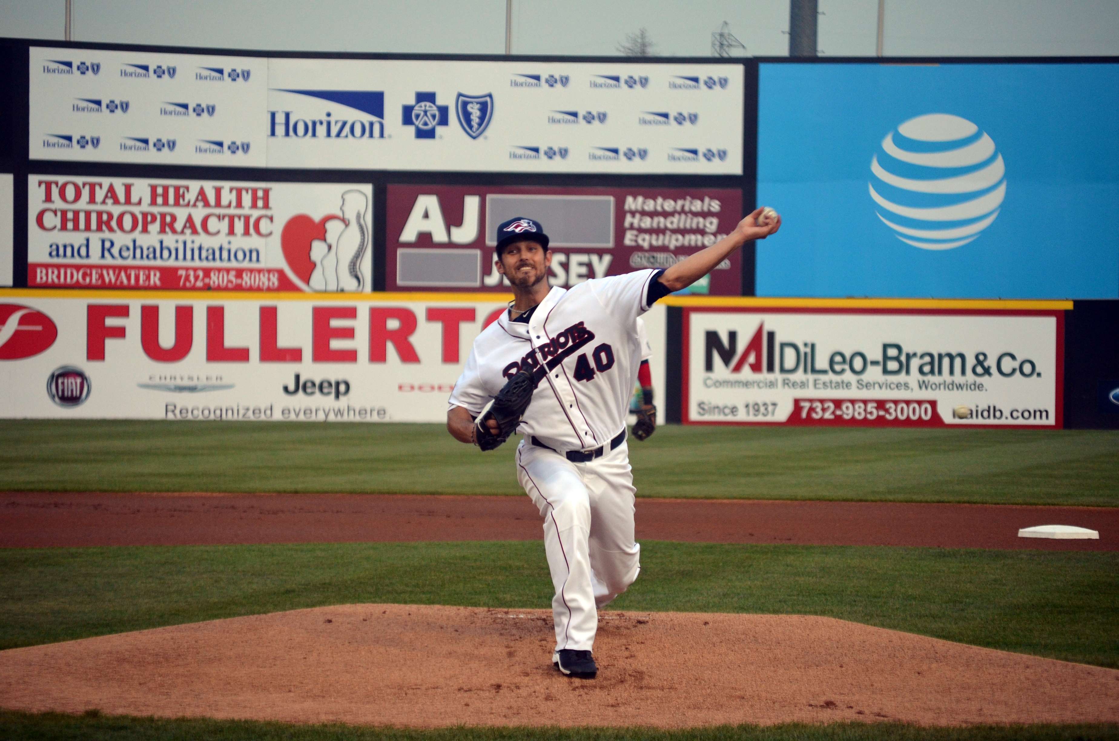 792b6f539cf4643a9f70_57c7ddaa1ce5954174a8_42616_Bywater_Throwing.jpg