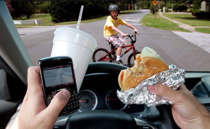 6de3b73757b64f41bbcd_distracted_driving.jpg