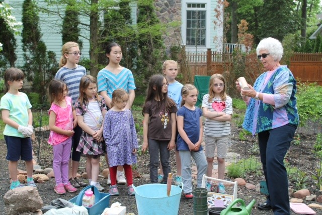 518ae9fe6b3146dd4ede_Juniors_dedicate_their_butterfly_garden.jpg