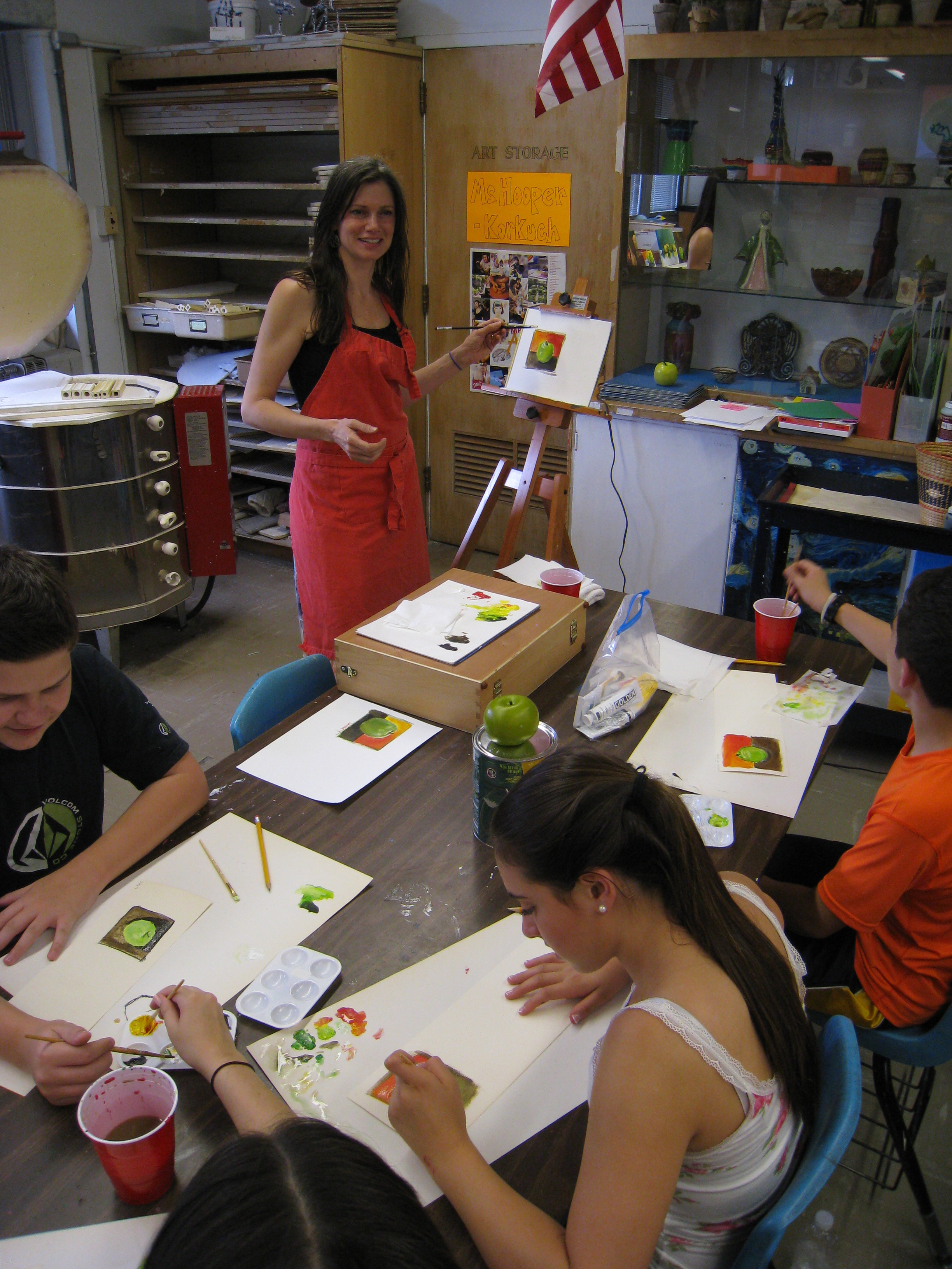 6aa9e921f5891f6c3db6_EIS_mom_giving_art_lesson.jpg