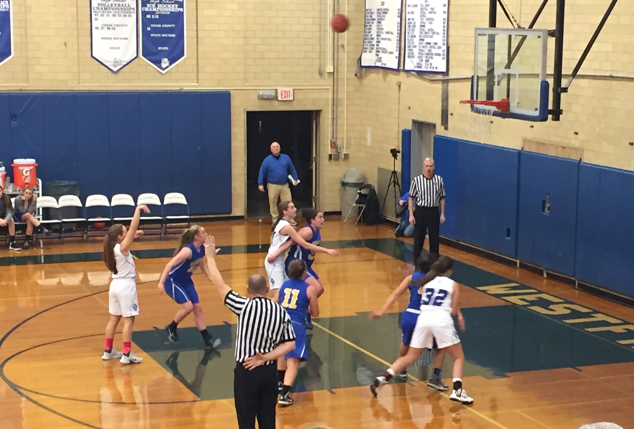 7dbad0d7de70c5f66002_girls_basketball.jpg