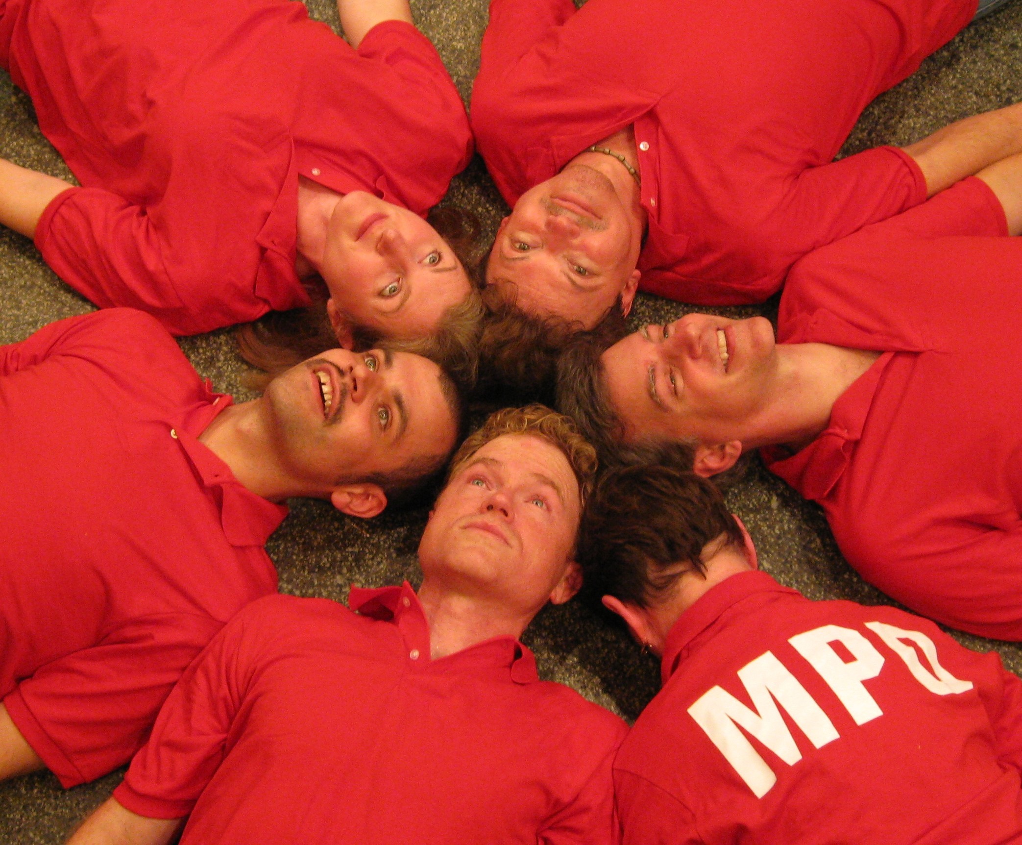 f2cdc1b50885dccc2d1d_heads_on_floor_3-2.jpg