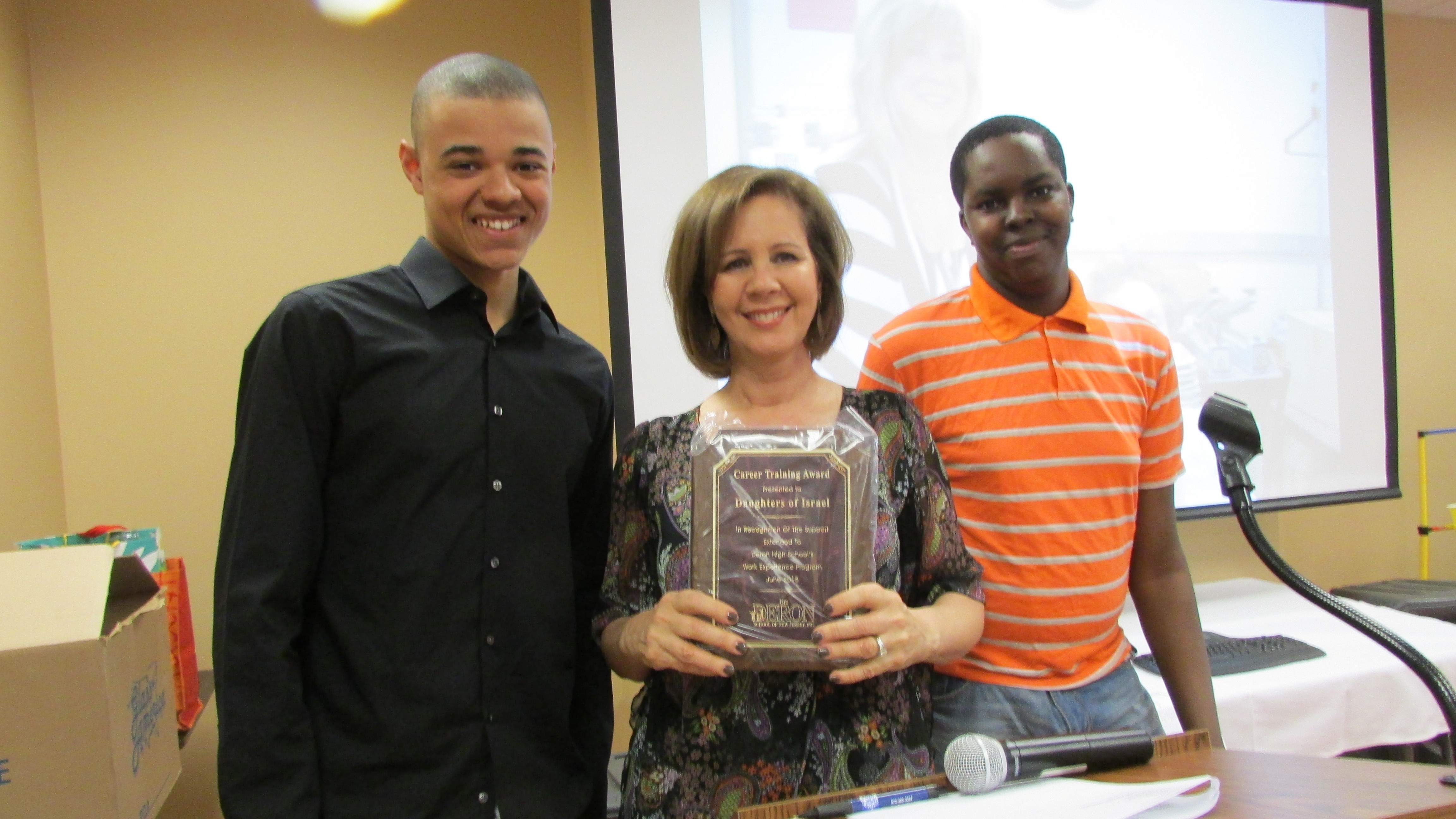 616799fe1cf3533a72c3_Vol_Luncheon_4-15-15_Deron_Award_2_.jpg