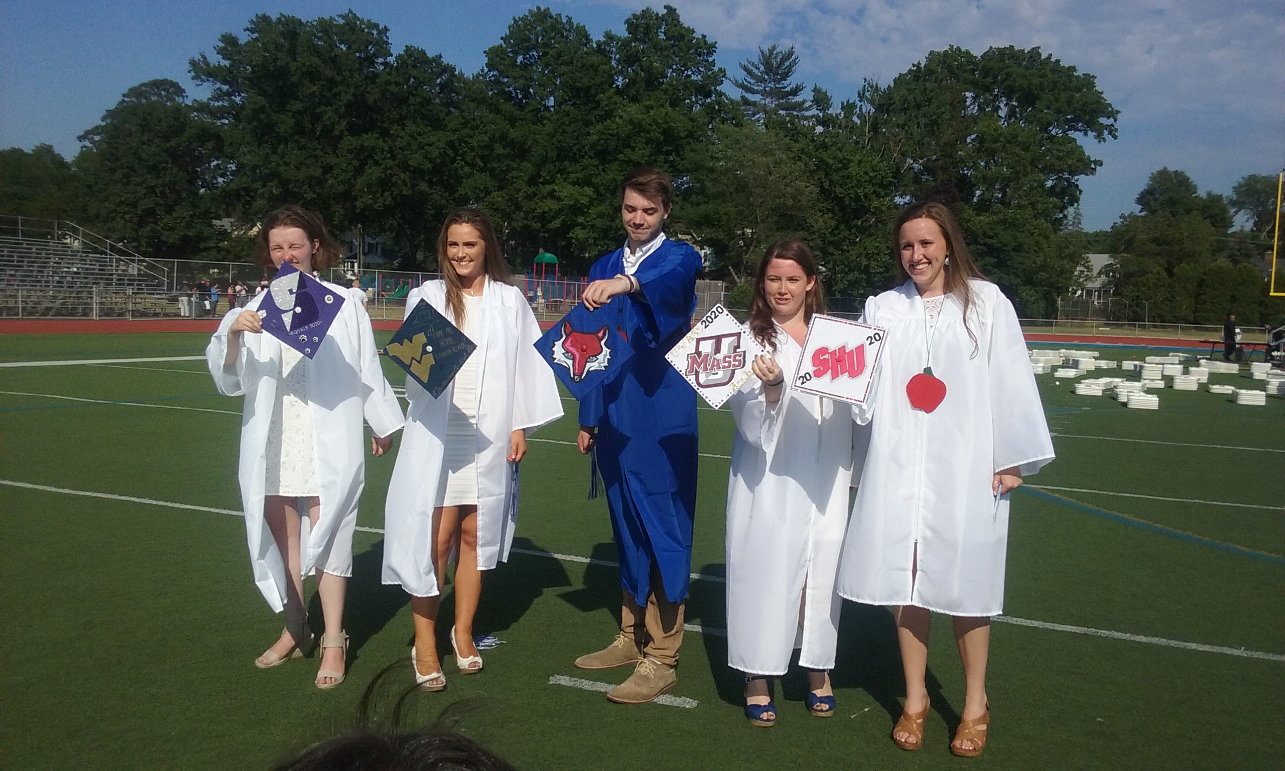 903b3e563494bb8e9ca6_008241ad3f8df91a453d_grads.jpg