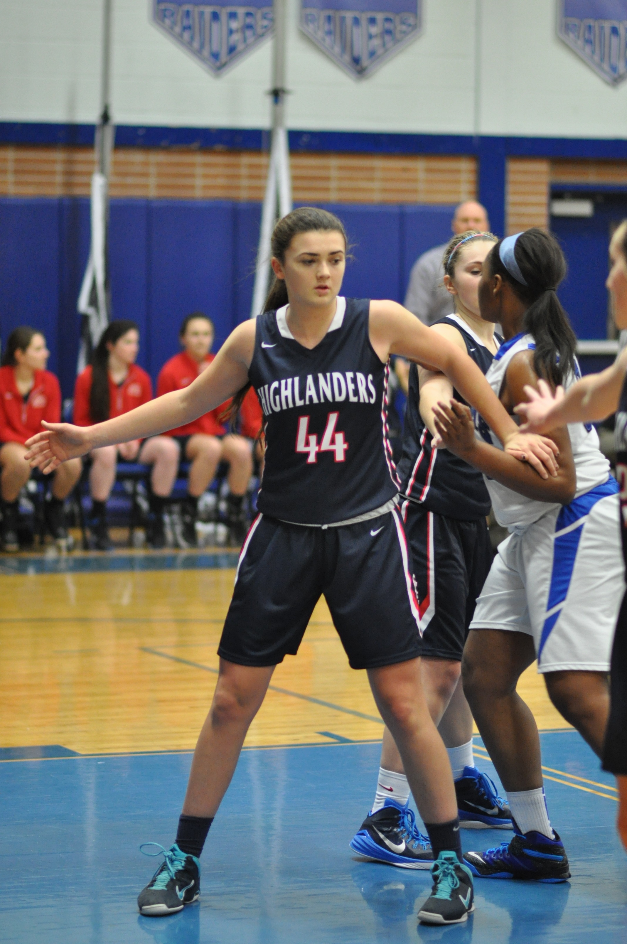 2169bbd4b48a79941117_Sophomore_Lindsay_Gerrato__44_protects_the_paint.jpg