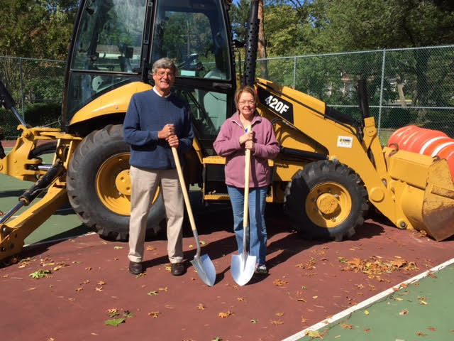 3dd97711ccac038643f4_Tennis_groundbreaking_1.jpg