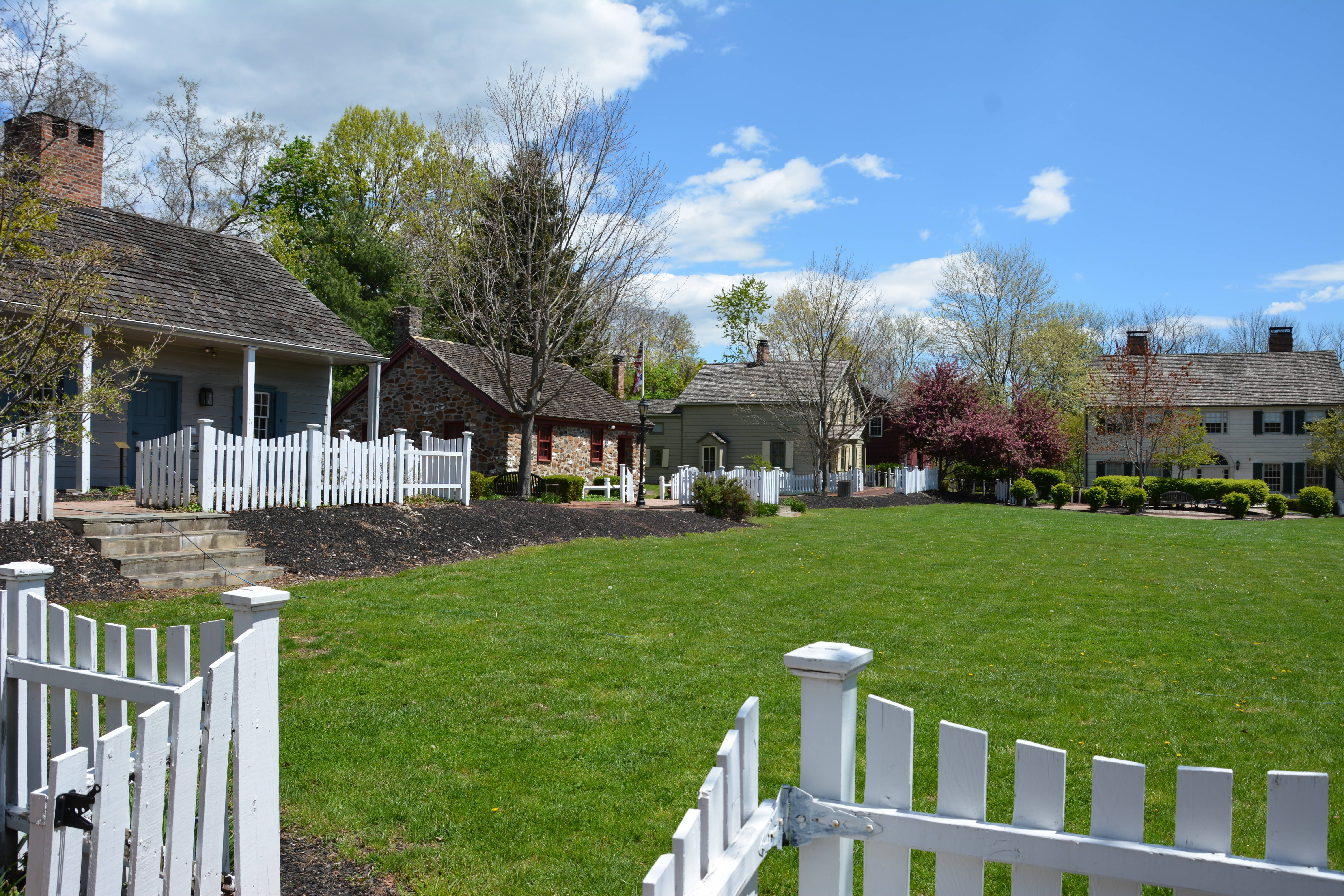 81ae3c3599f875ff0630_oldtownvillage.jpg
