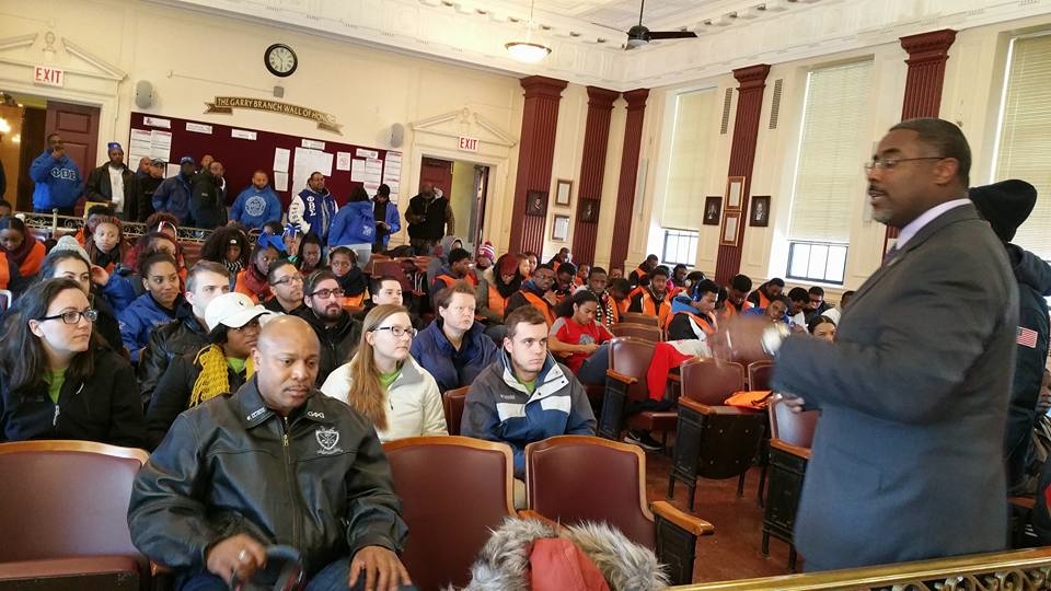 8e358ff3c698e34f76cc_mayor_and_mlk_service_workers.jpg