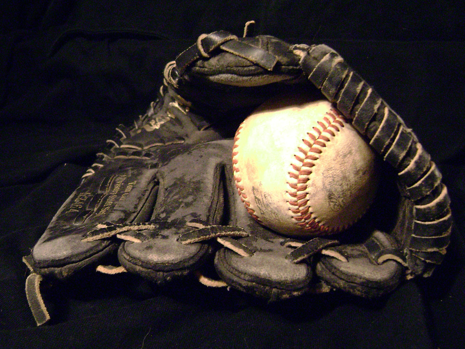 fa52aaefe023acfe9f0d_c84c3441459b326f12d5_baseball_glove.jpg