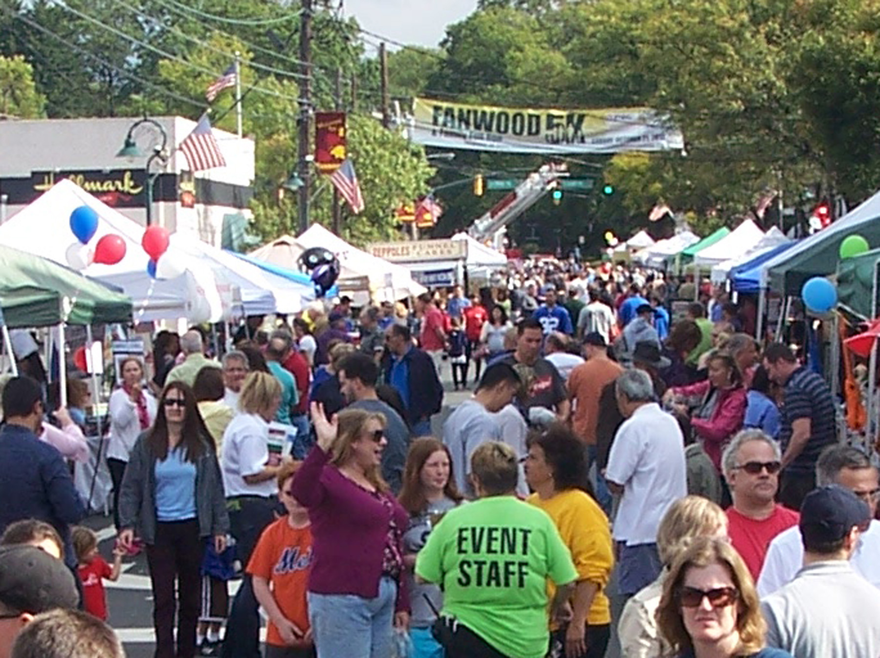 9f0ce49ae3f53b874868_Fanny_Wood_crowd-3.jpg