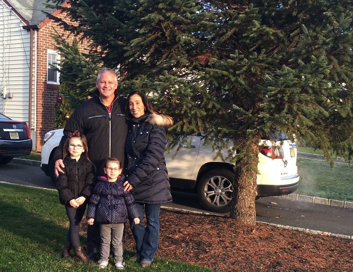 c464f8a6bf0e13e3b482_mignone_family.jpg
