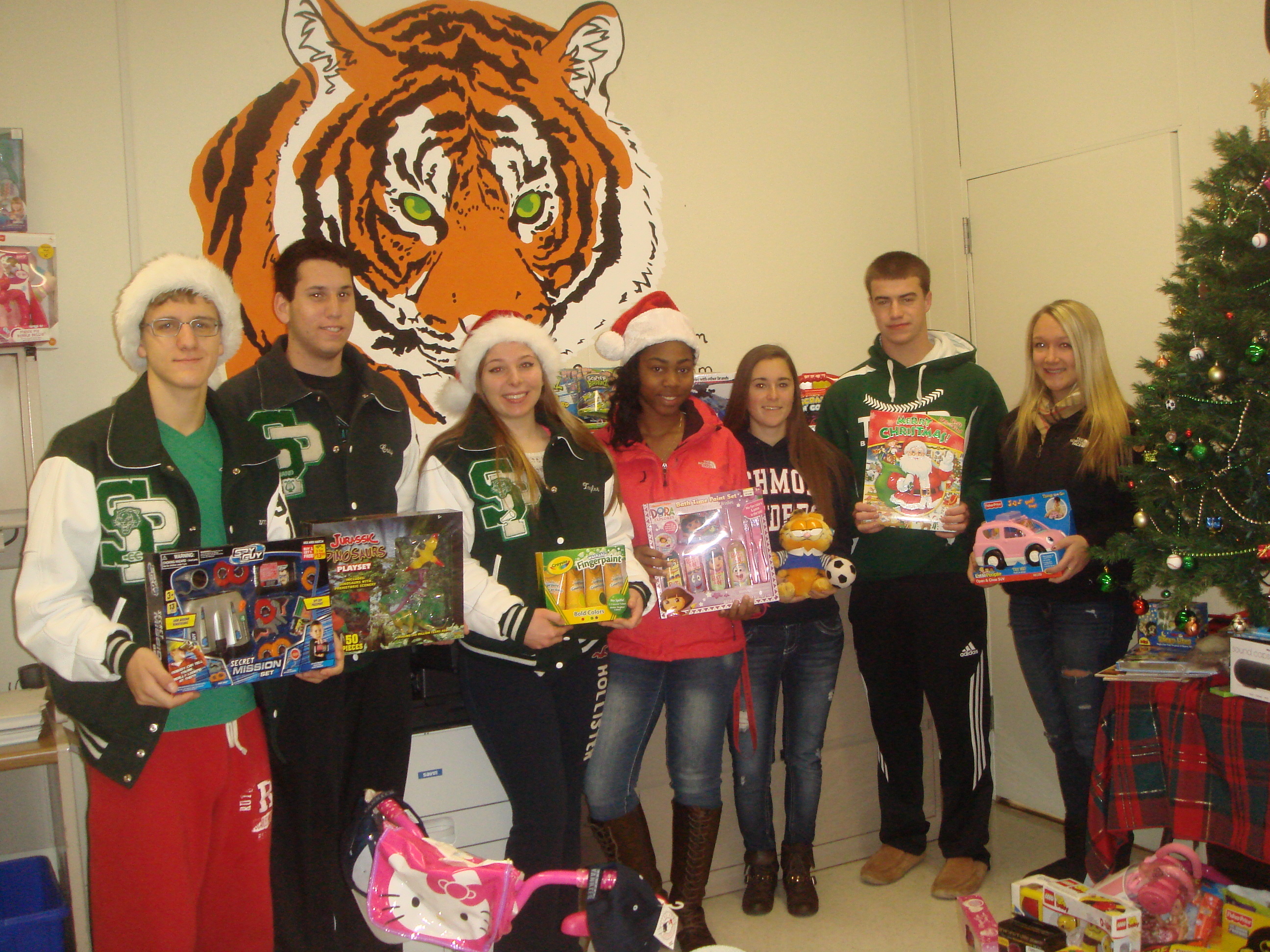 6113257dd6c32e4b2bd4_Toys_for_Tots11.jpg