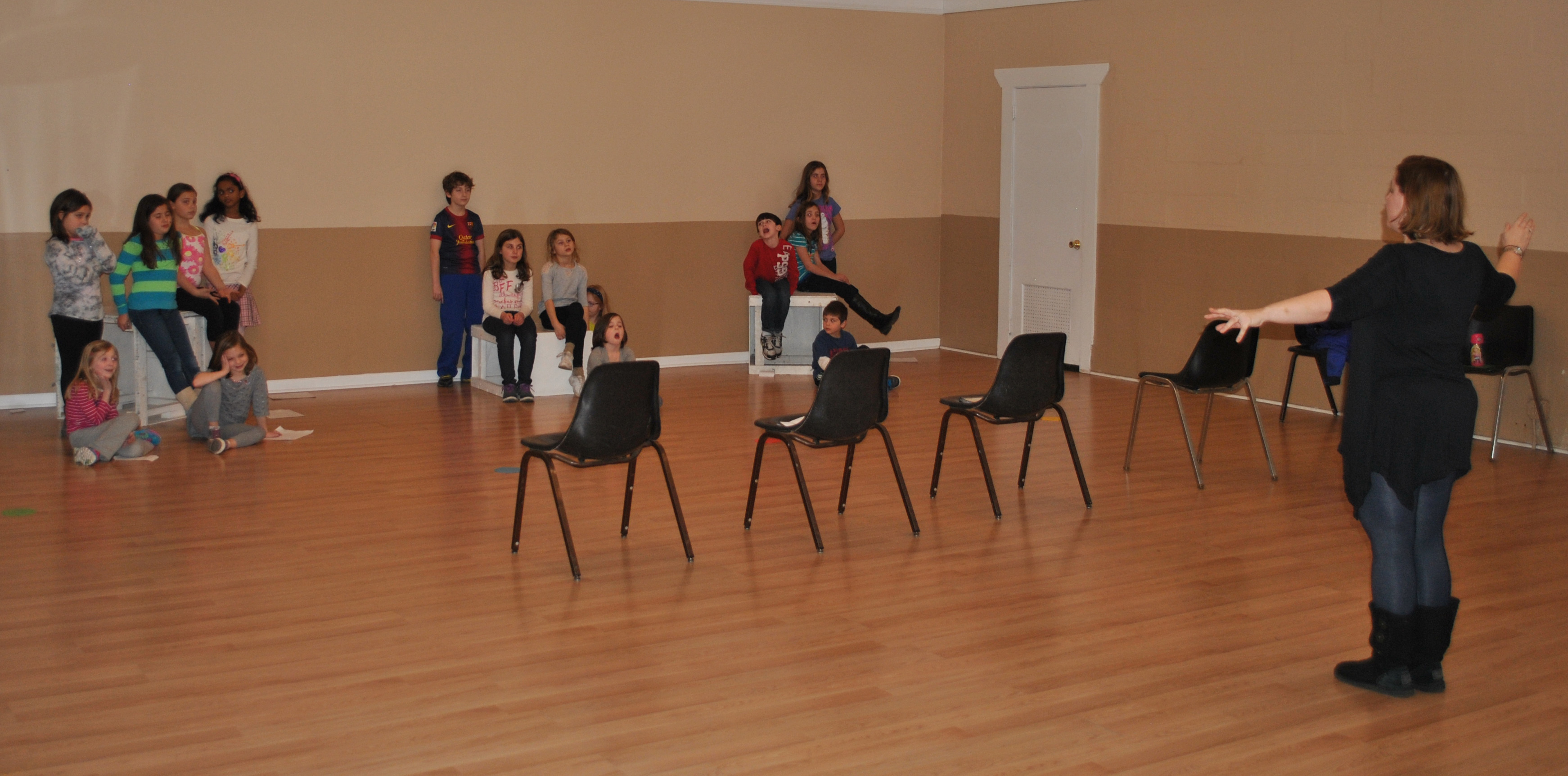 c6629bad53176fdbb81e_Amy_Fiore_teaching_9-25-14.jpg