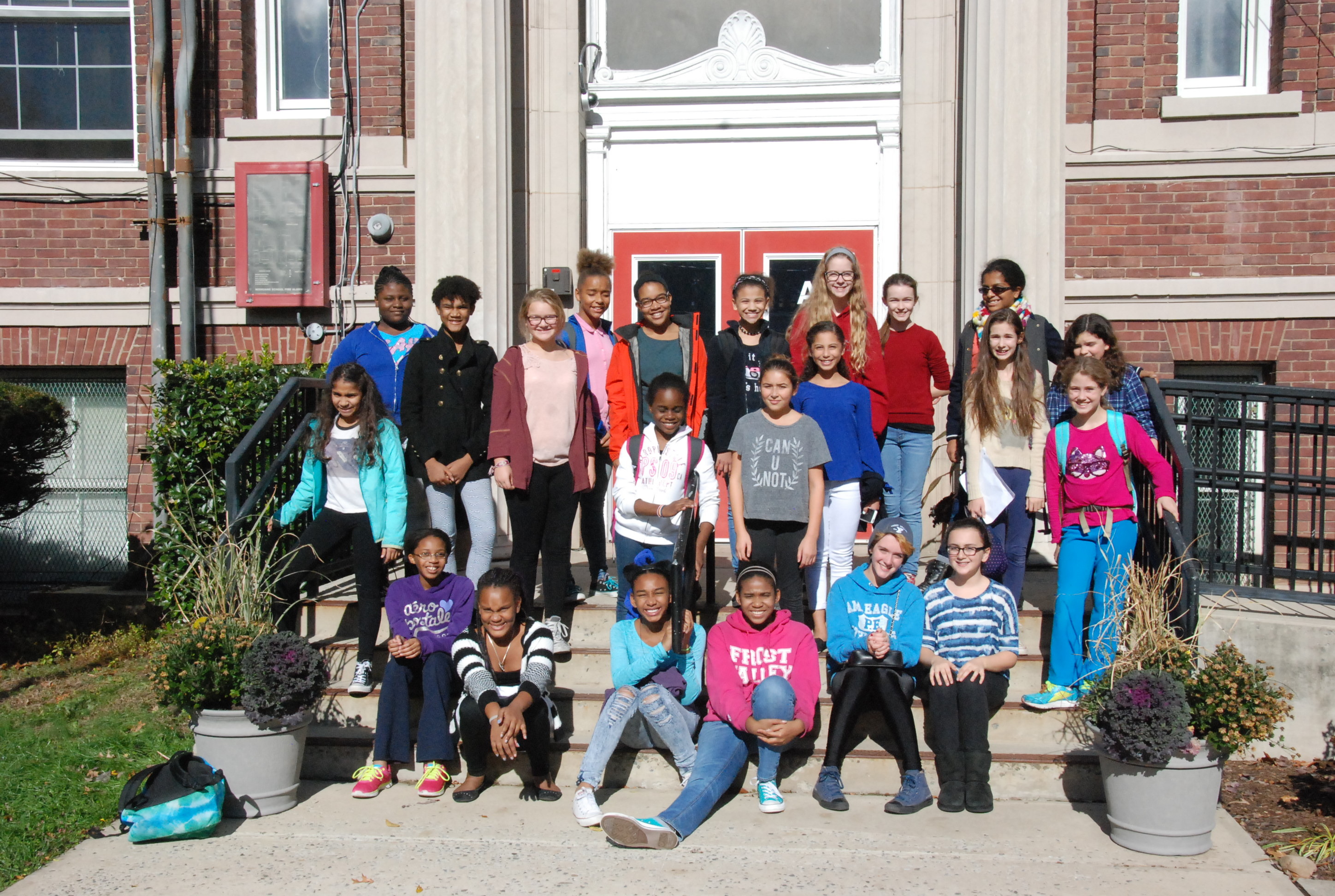 Glenfield Middle School Students from House Schwartz Visit Nishuane