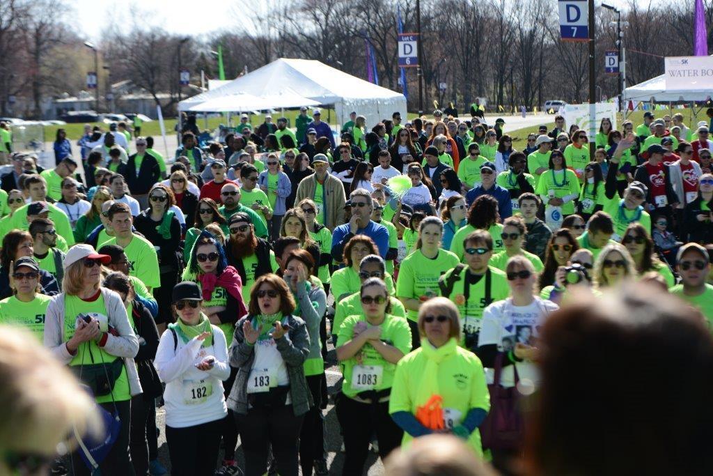 ad8ee0680b14eb4d5a40_994e97742bf4c47be073_walk_crowd.jpg