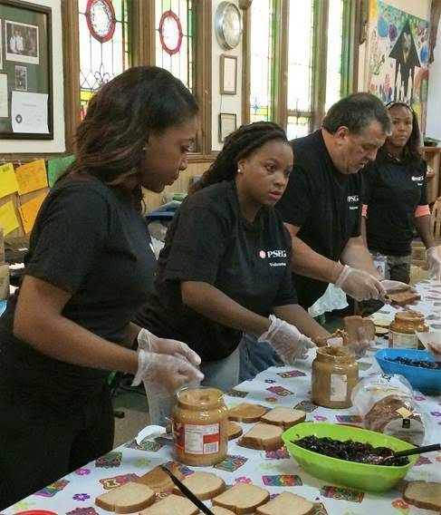 e97b0bf8950292704f0b_9c45fb16d96868fd0f61_PSE_G_volunteers_2016.jpg