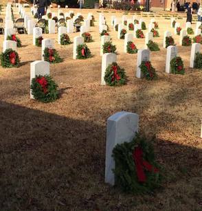2d8401d78847de7f36f3_0d4672e45a185faafc8d_veterans_wreaths.jpg