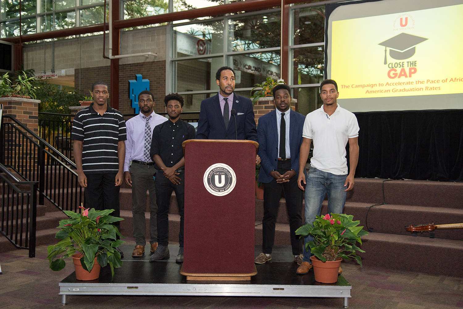 bfa553d7cadd0672f796_David_Johns_and_Union_Students.jpg