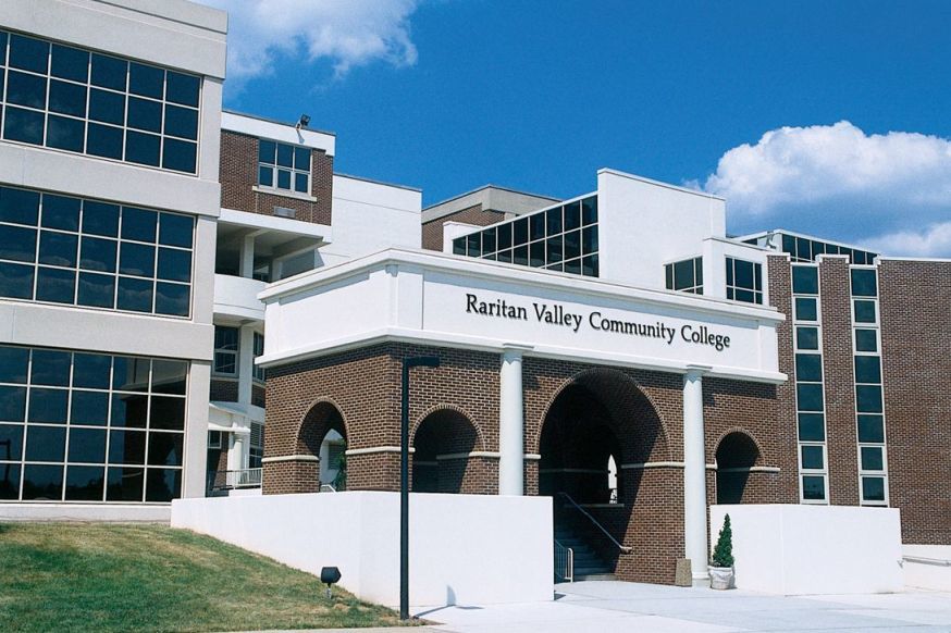 40dc5b185e4499b0158b_RVCC_Main_Entrance.jpg