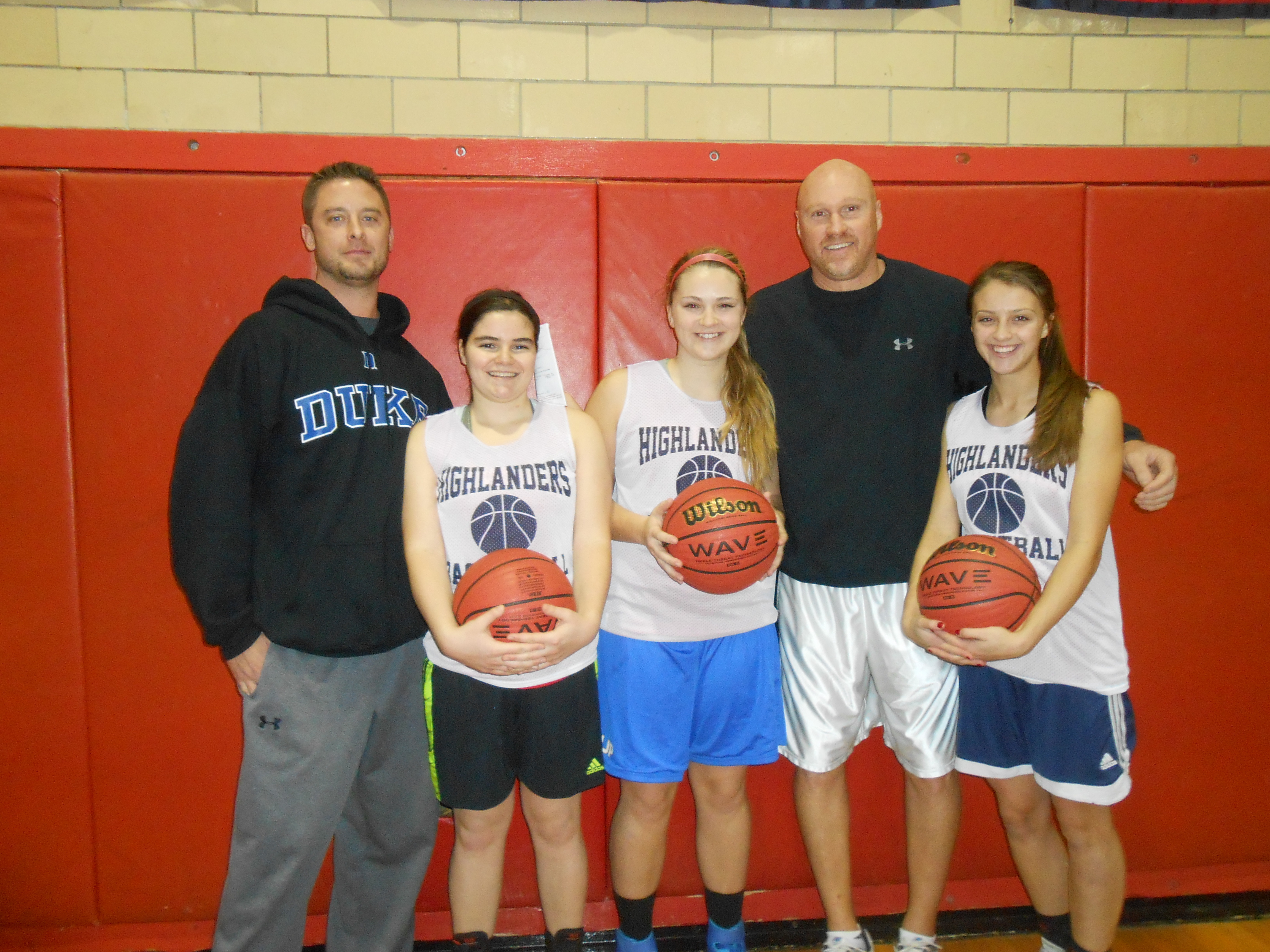 8670286cd0ad905f1fa3_GIRLSBASKKETBALL.jpg