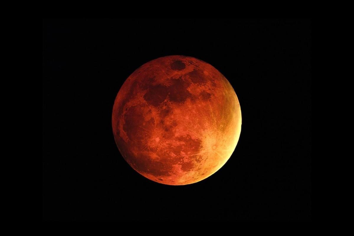 b93134065c93f1d0b82b_orange_moon.jpg