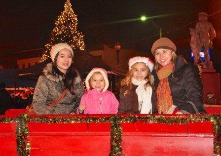1fd94f2f285f0e8e95ad_Wagon_Rides_Cristina_and_Marcela_and_kids_12.jpg