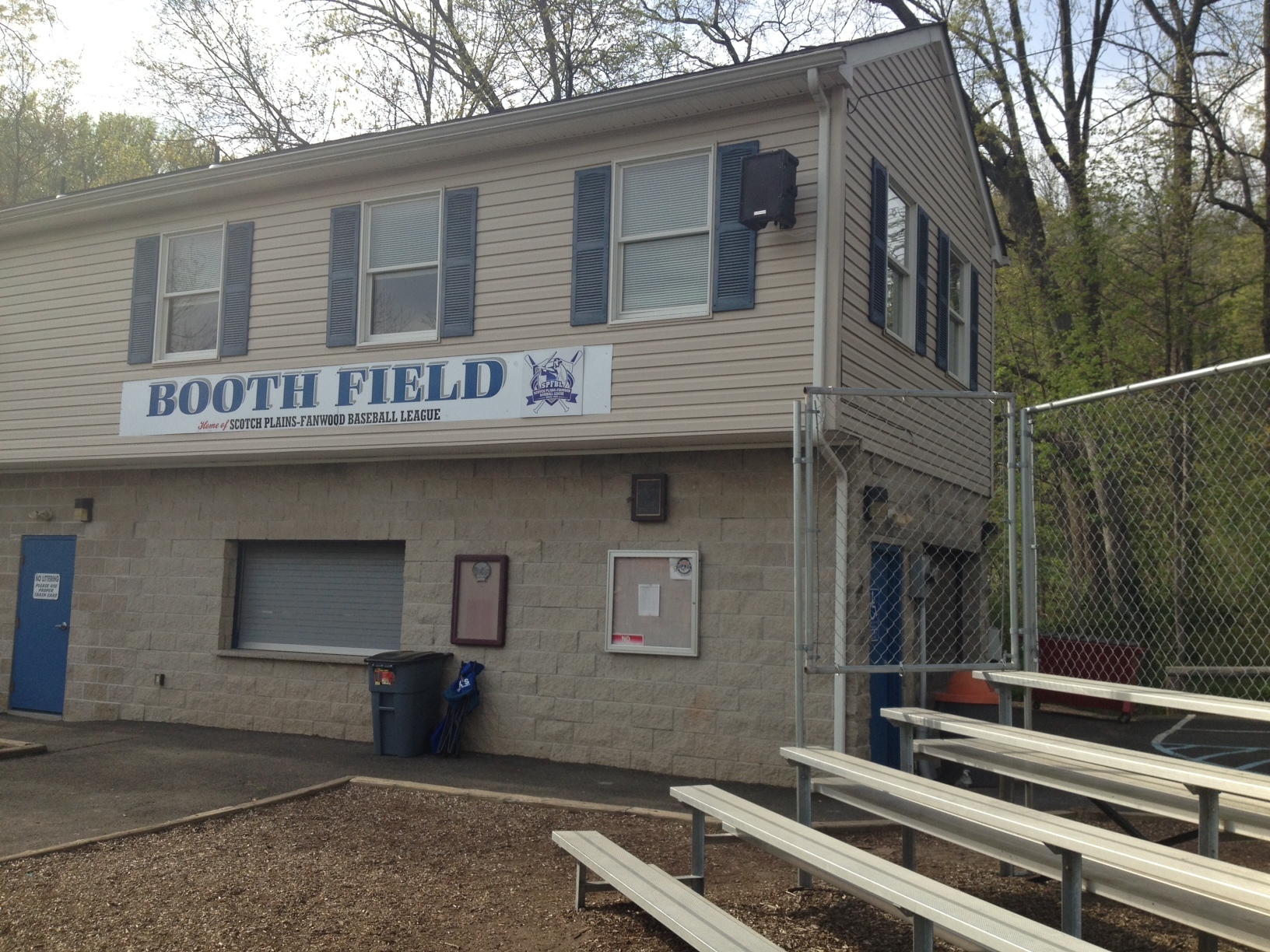 6c1d2d40023e04a648f3_Booth_Field.jpg