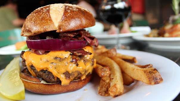 c31125de763200654914_BURGER2.jpg