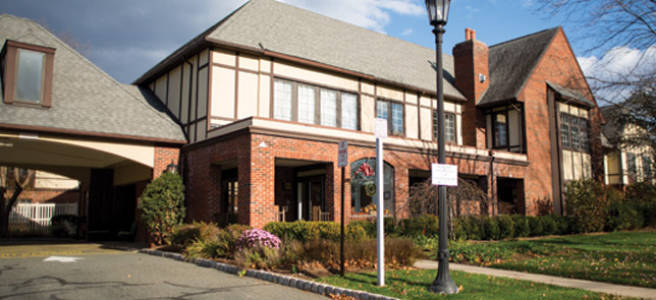 d7d0a27277bd159cbd28_17875-Brookdale-Florham-Park-Entrance-656x300_c.jpg