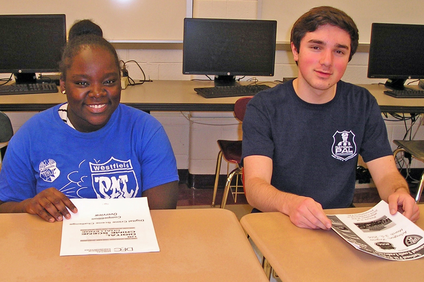 319e01eccf8a41fe4e65_PAL_Erica_and_Matt_tutoring.jpg