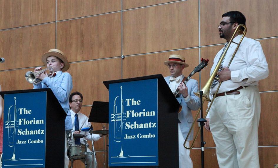 4a9718536ee1a576e689_2015_Feb_Florian_Schantz.jpg