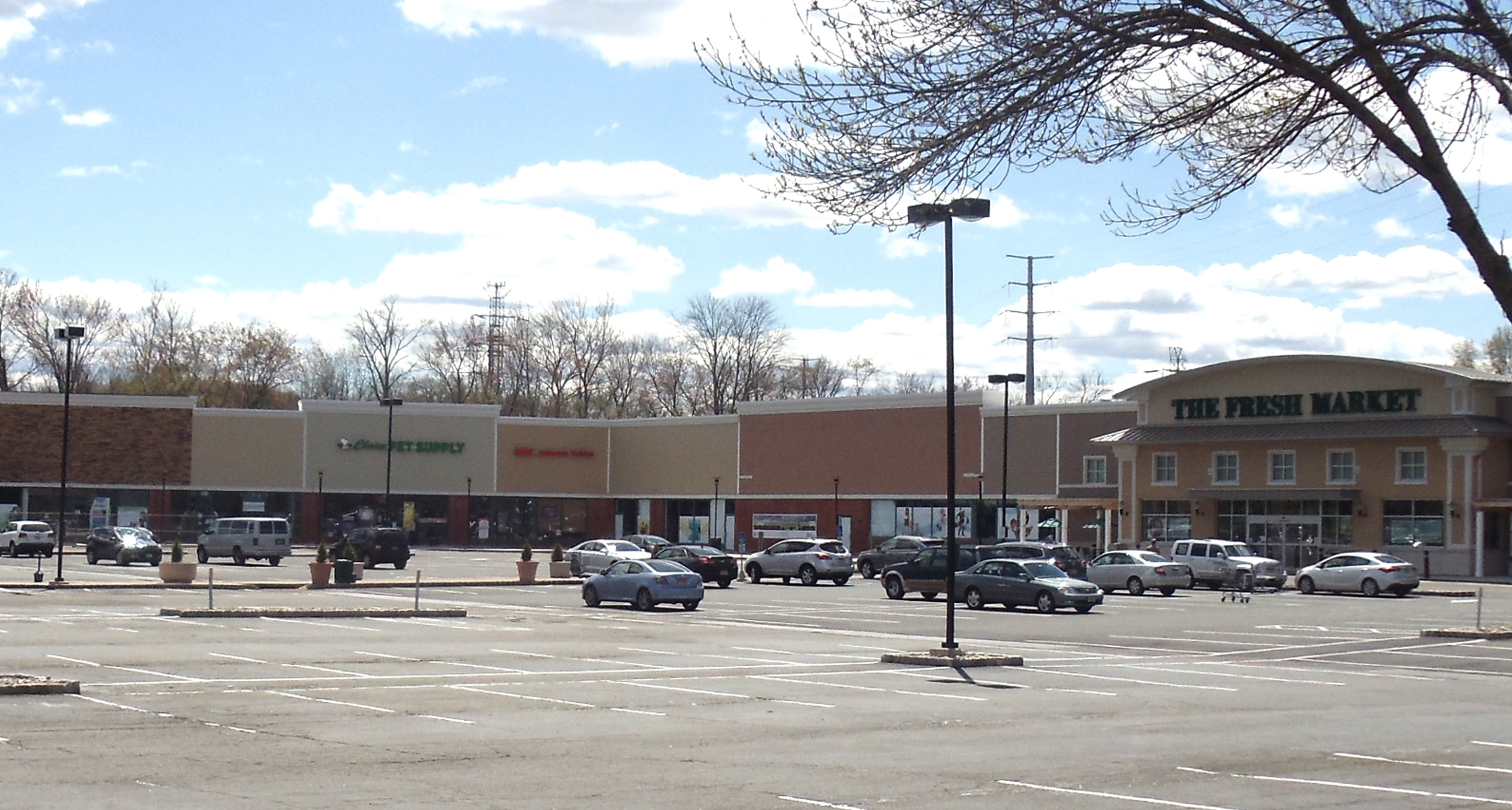 9abaf02ee0b0df07b607_The_Shoppes_at_the_Livingston_Circle__1_.jpg