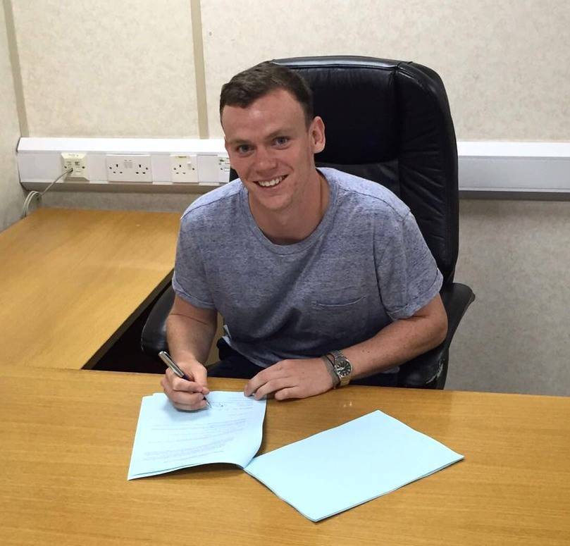 12b2f1933fd7e3dbe3b2_James_Murphy_signs.jpg