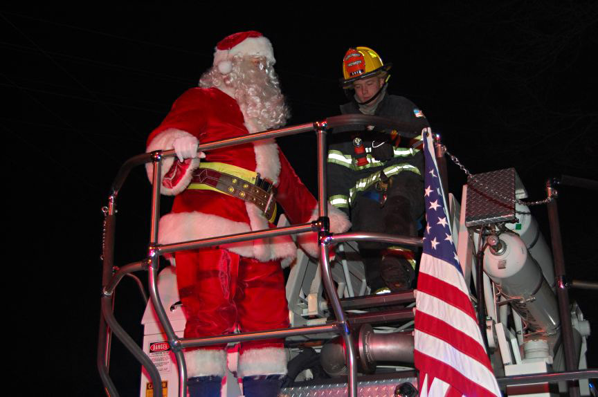a933d778289d4eb0254e_Tree_Lighting_03.jpg