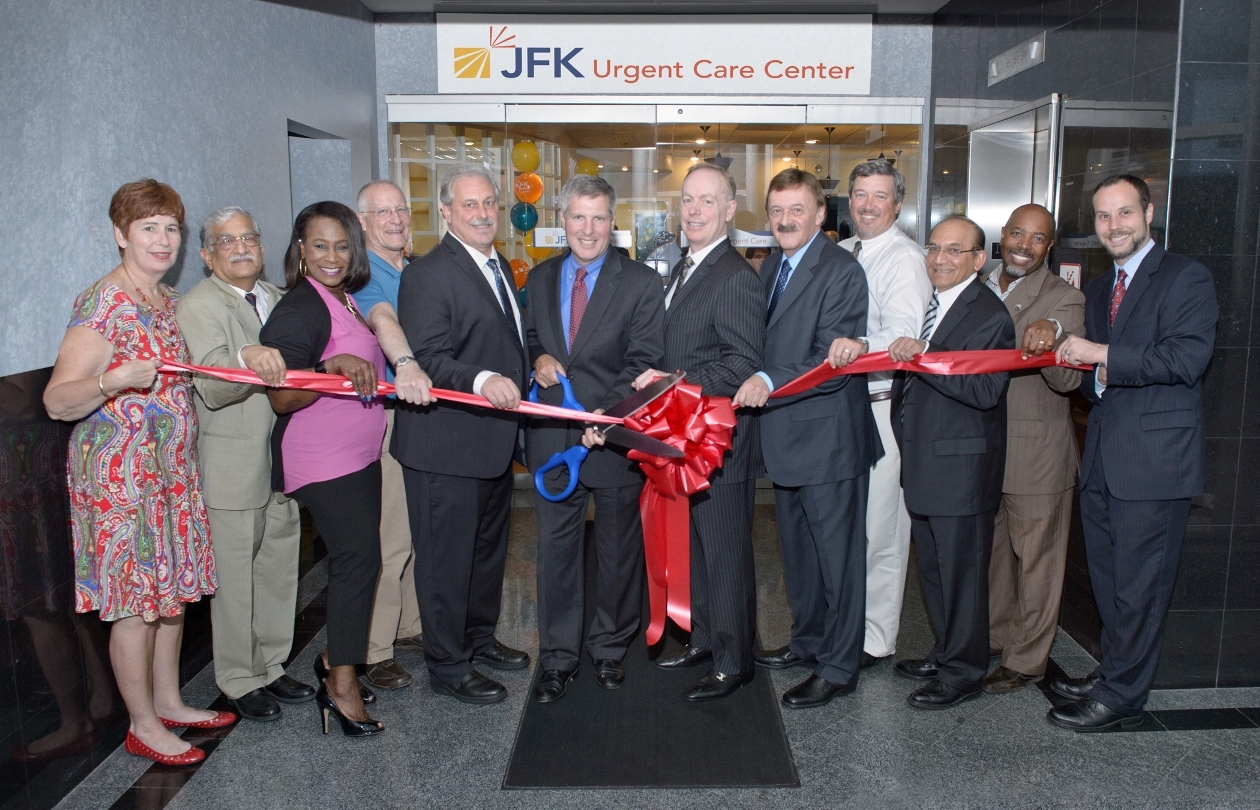 7028f395cecd845bf974_ribbon_cutting_urgent_care.jpg