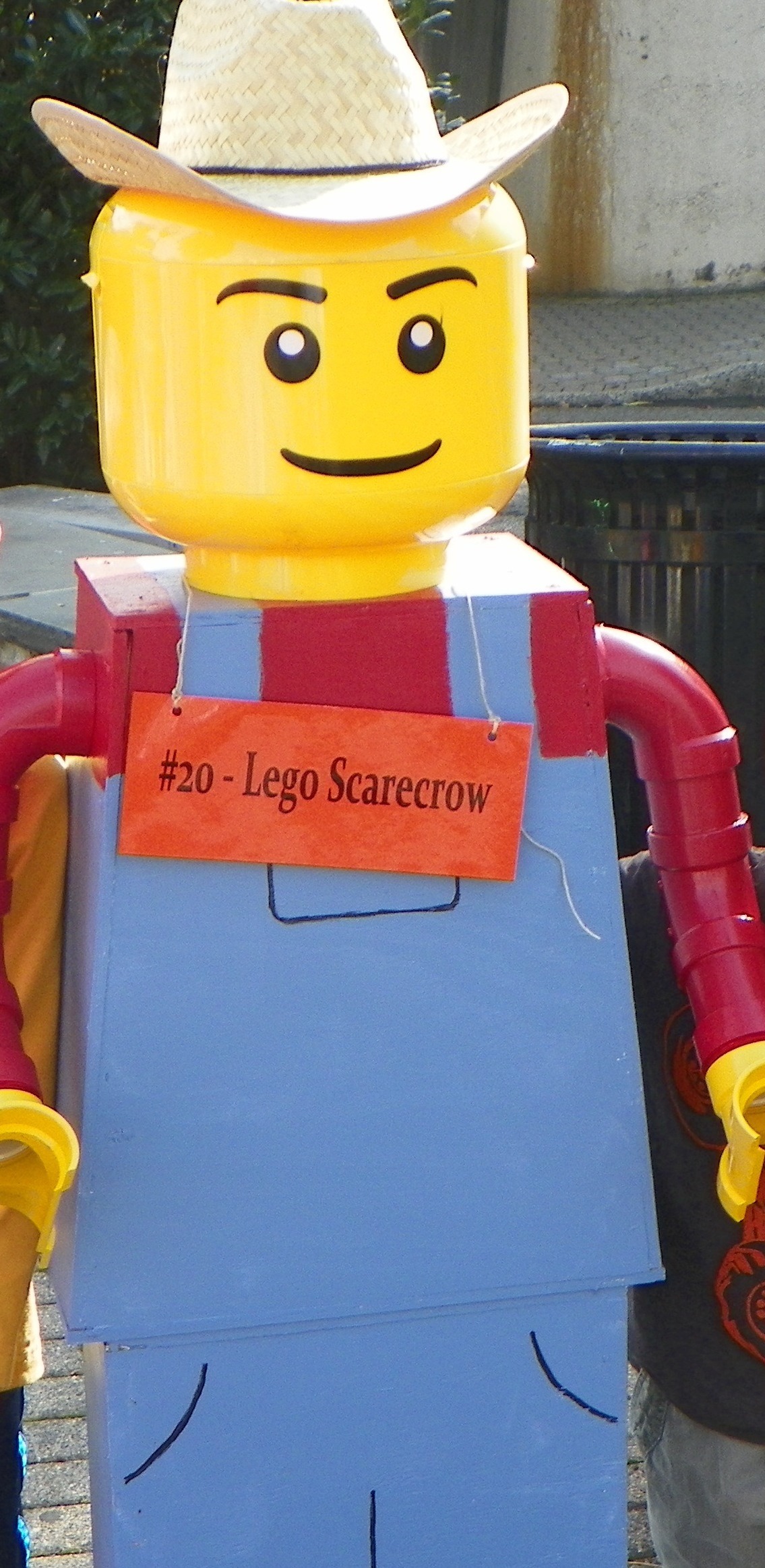 3fbc57246a39d6336bfe_LegoScarecrowC.jpg