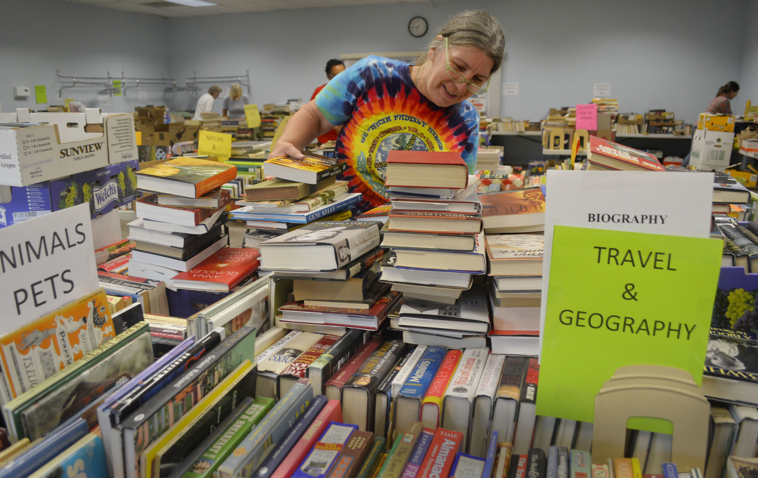 2f5cfe5c95da846106de_Fanwood_Library_book_sale_prep_2015.jpg