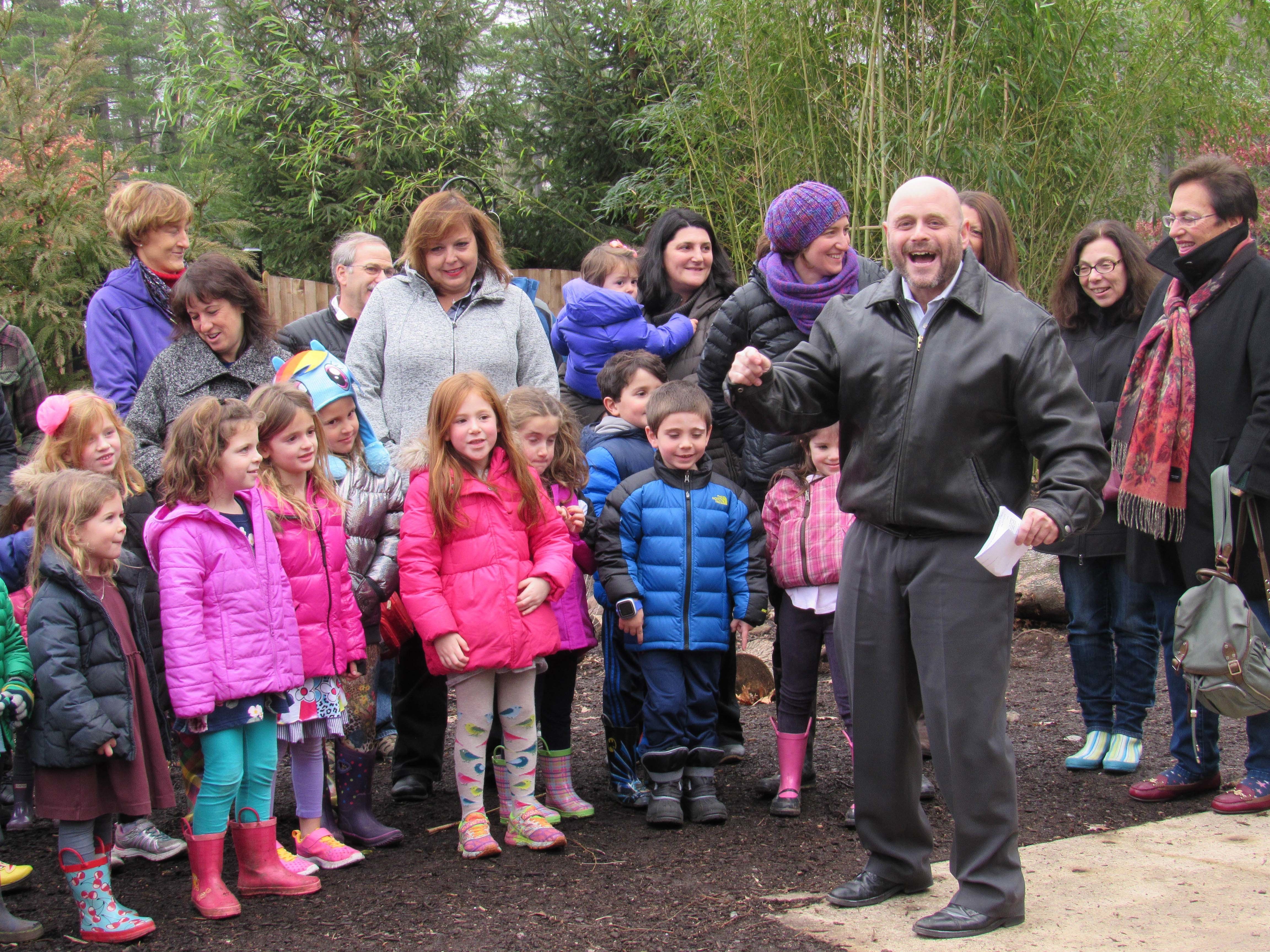 db6311c8645e77927c28_4968b3556827b3ef2805_Rabbi_Sagal_during_outdoor_classroom_dedication.jpg