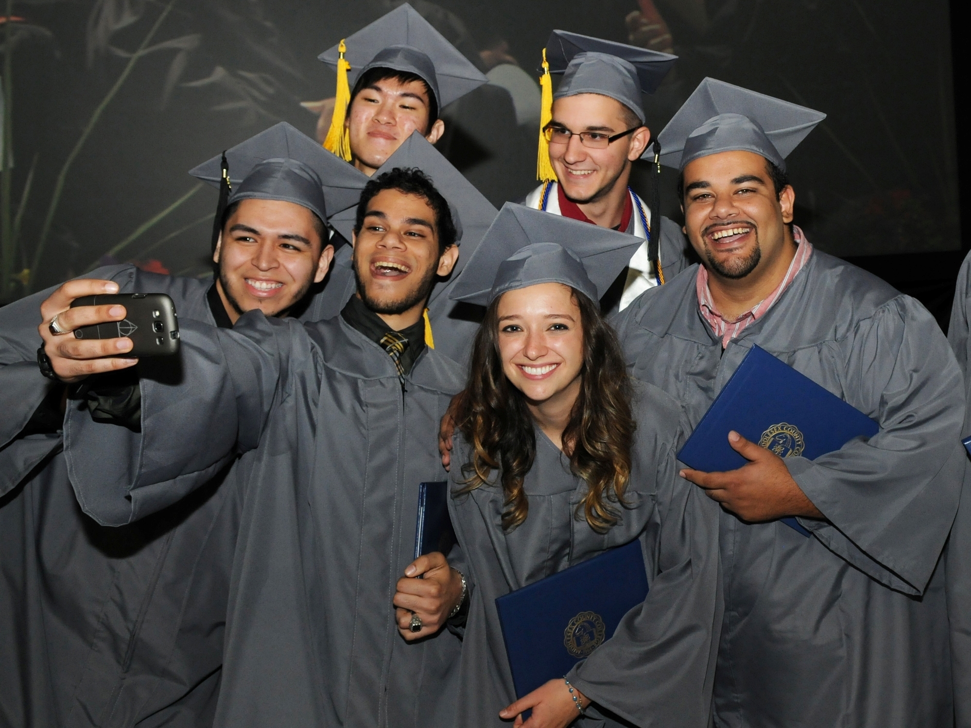 48e724997f8620fdd0d1_mccgrad.jpg